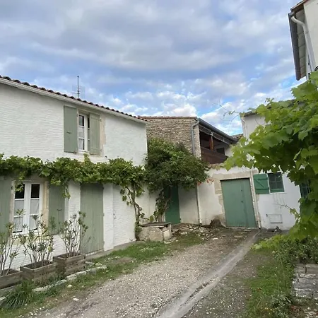 Villa Charmante Maison De Village Typique Rhetaise *